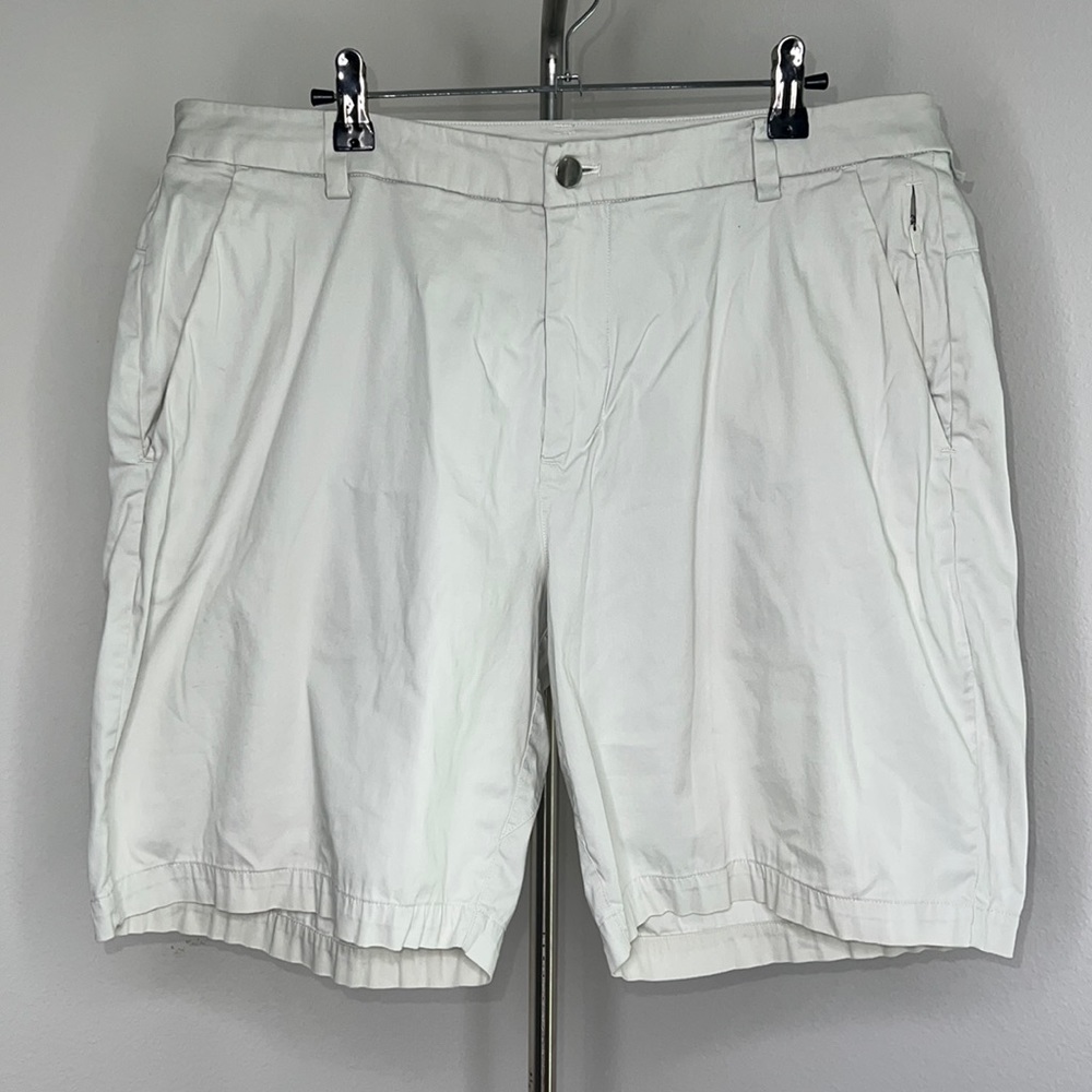 🔹 Lululemon Mens Shorts